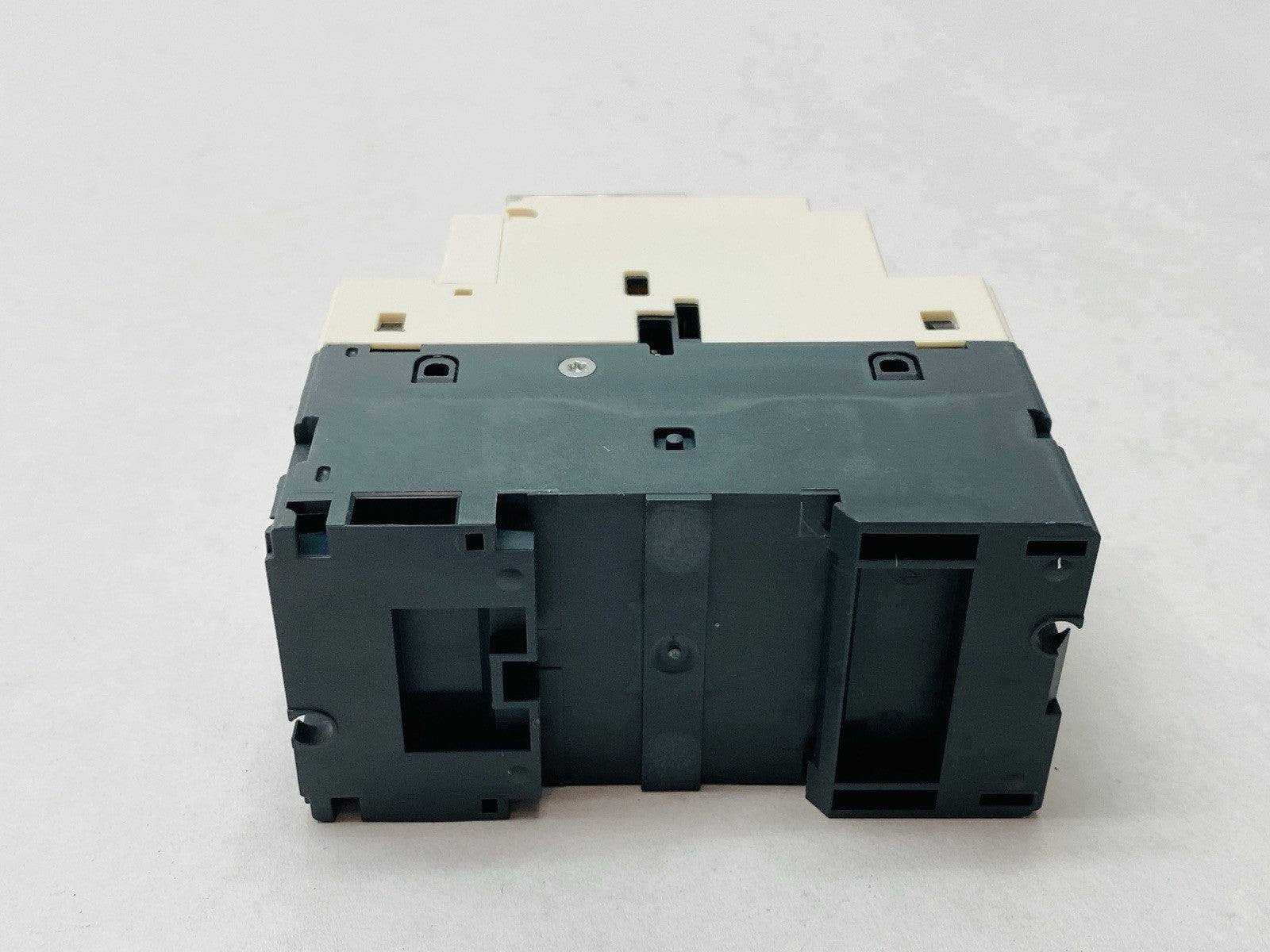 Schneider Electric GV2 P07 Manual Starter And Protector 1.6-2.5A 690V - New – Open box - Maverick Industrial Sales