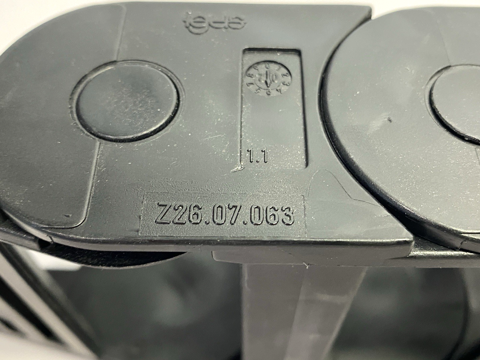Z26.07.063.0 | Igus Energy Chain Cable Carrier 11 Links w/ Mounting Brackets - New – Open box - Maverick Industrial Sales