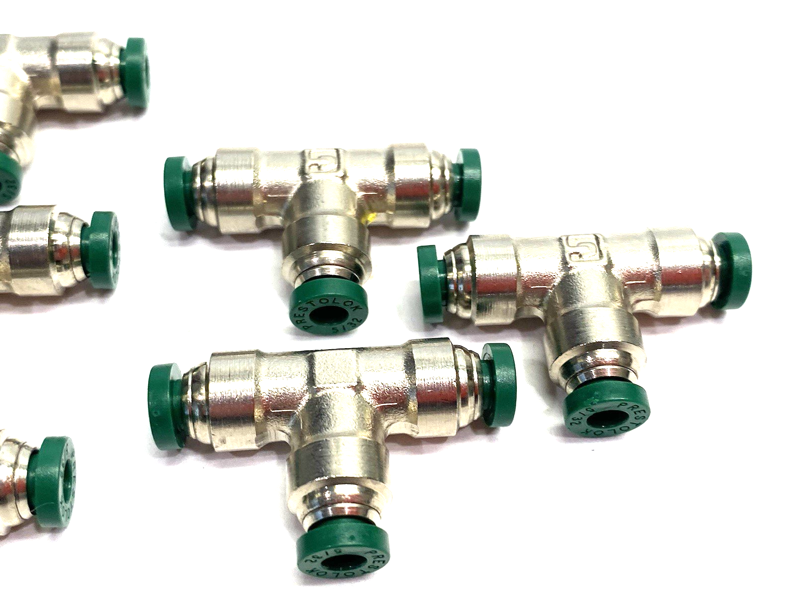 164PLP-5/32 | Parker Prestolok Push-to-Connect Union Tee Fitting LOT OF 9 - New – Open box - Maverick Industrial Sales