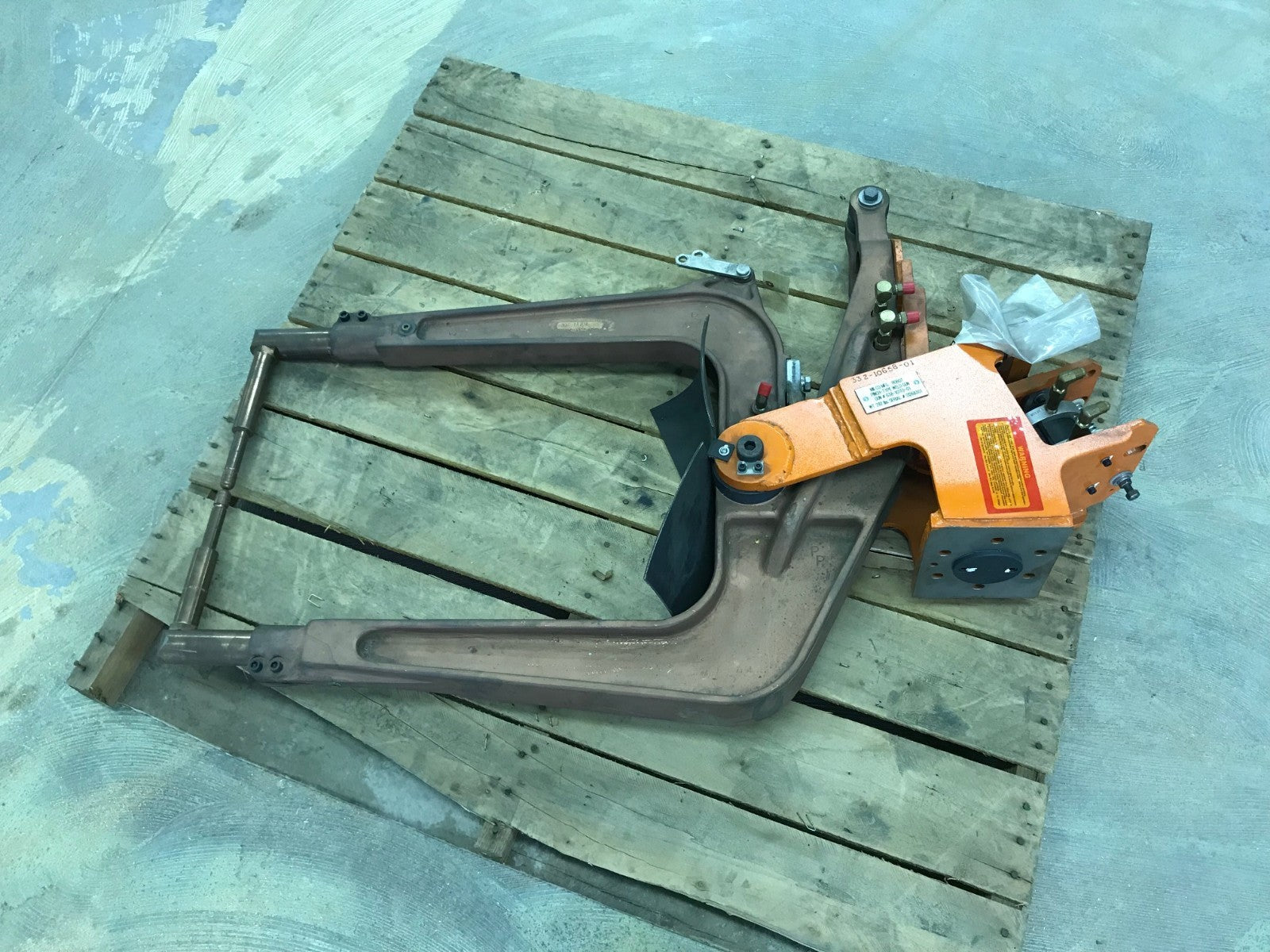 Milco MFG. 638-10170-01 Robot Pinch-Type Spot Weld Gun Robotic Welding - Maverick Industrial Sales