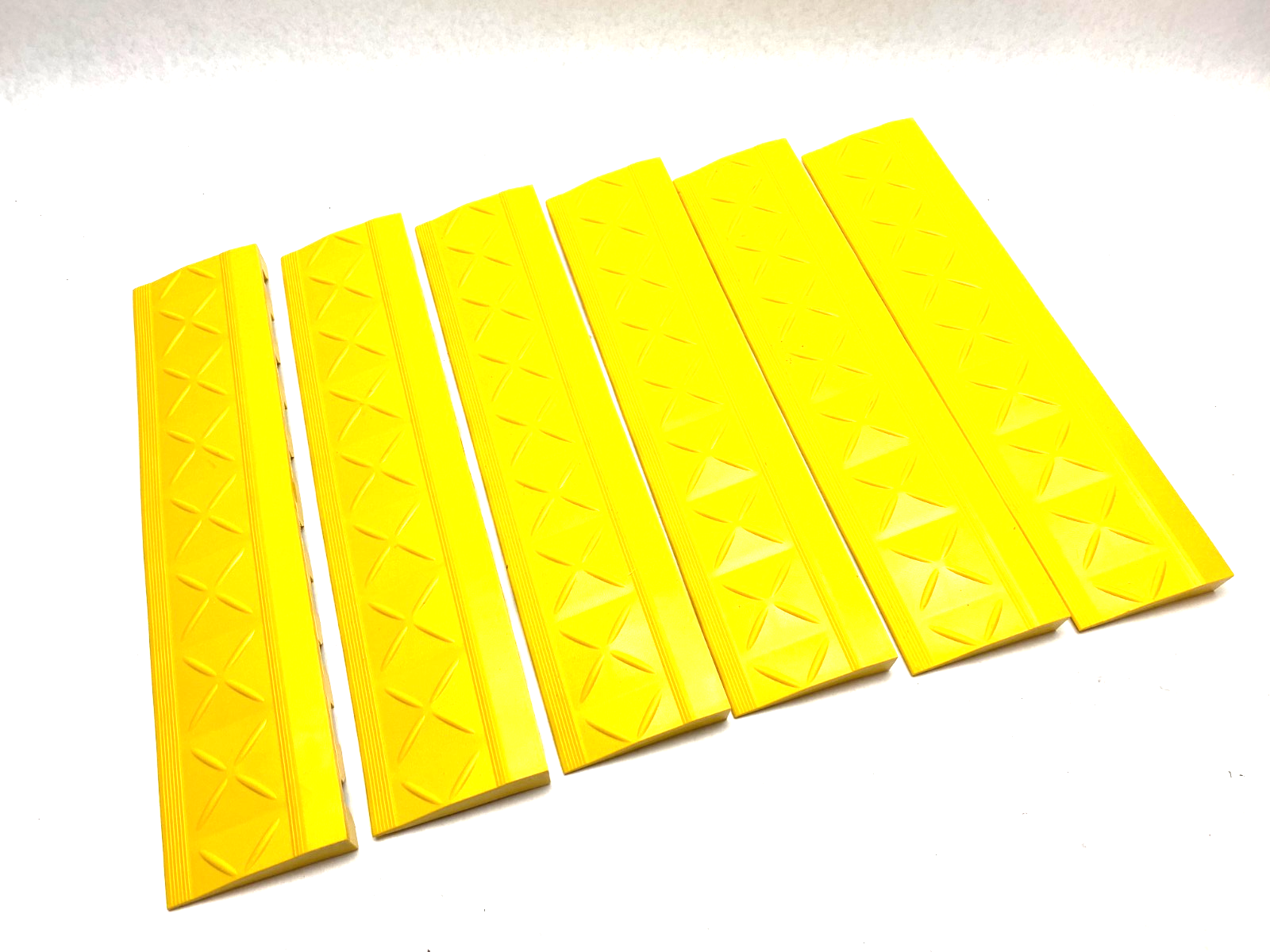 A3-Y | Ergo Advantage Anti-Fatigue Floor Mat, Female Edging 18" L x 4" W LOT OF 6 - New – Open box - Maverick Industrial Sales