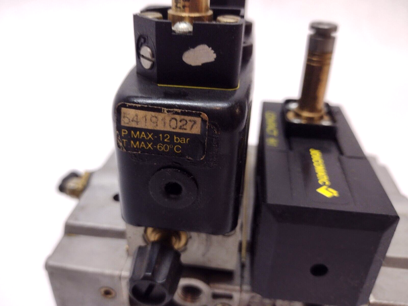 346 00 173, 355 00 087, 355 00 088 | Joucomatic Compact1 Pneumatic Manifold - Used - Maverick Industrial Sales