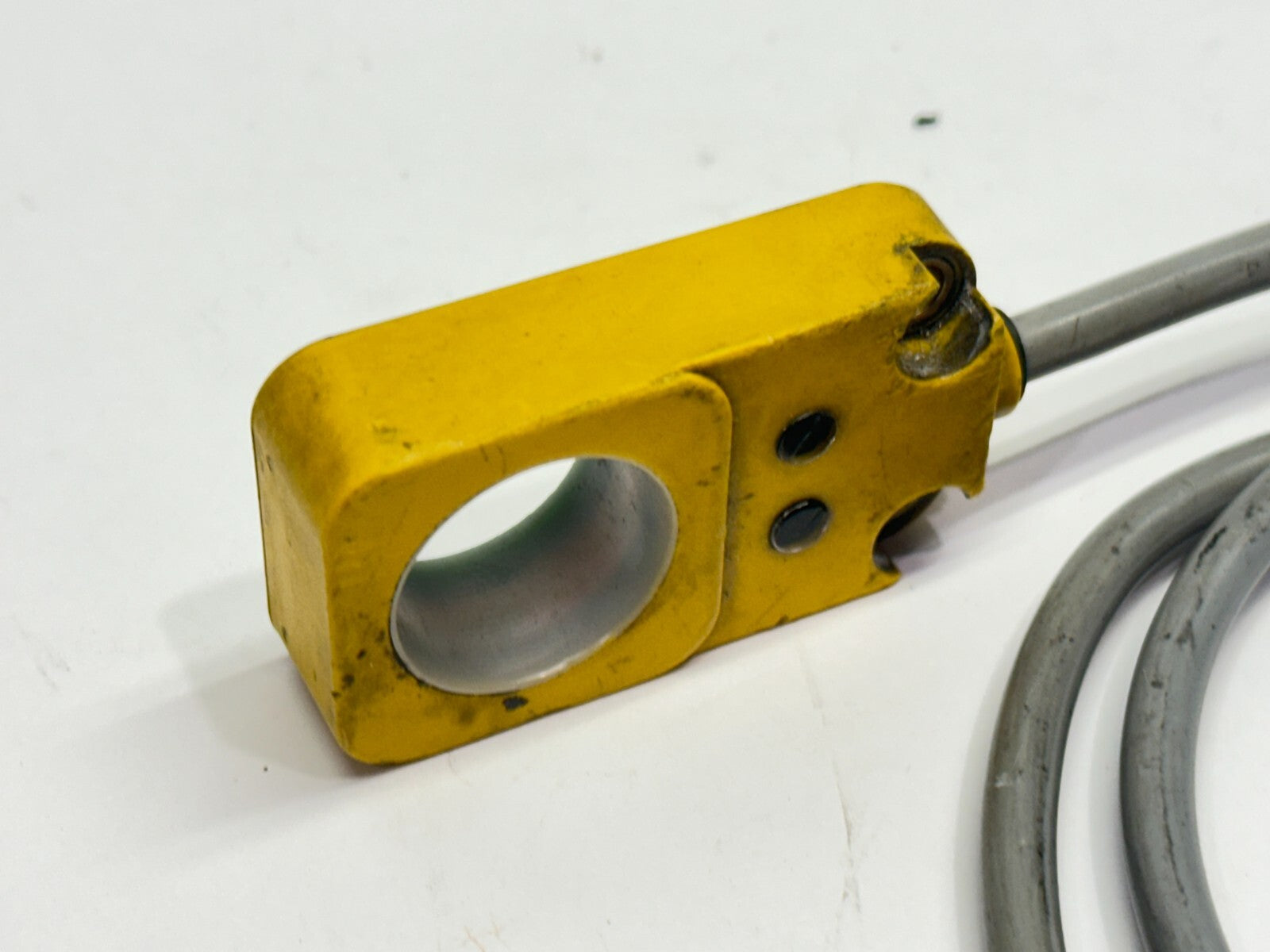 Turck Bi20R-Q14-AP6X2 Inductive Ring Sensor 1406300 M12 Male 4-pin - Maverick Industrial Sales