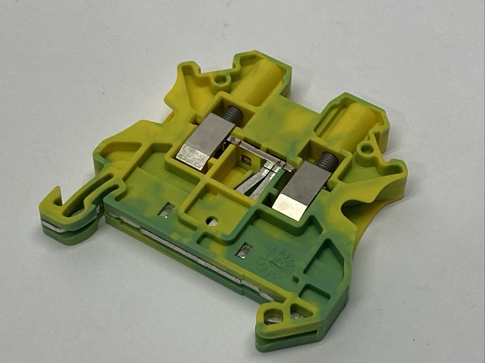 Siemens 8WH1000-0CG07 Ground Terminal Block Green/Yellow LOT OF 49 - Maverick Industrial Sales