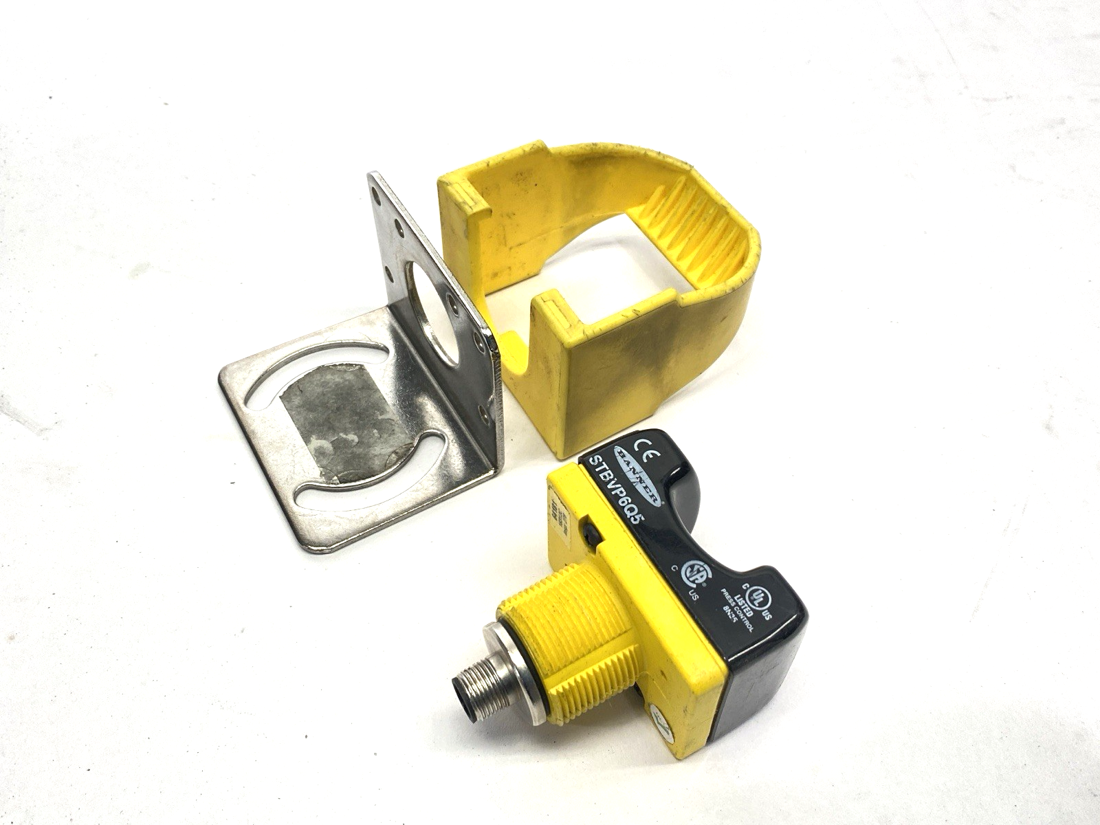 Banner STBVP6Q5 Self-Checking Touch Button w/Yellow F.C. 64181 MISSING HARDWARE - Maverick Industrial Sales