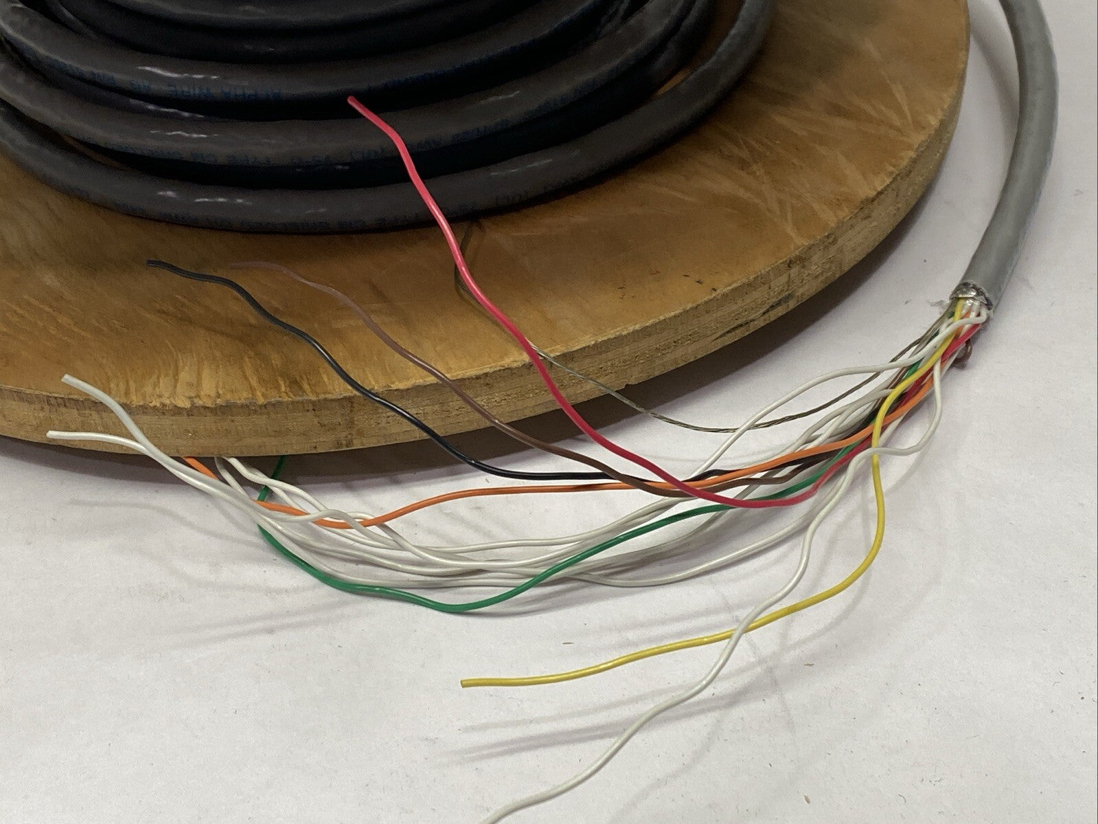 Alpha Wire 5126C Xtra-Guard 1 Performance Cable PVC 6/PR 22AWG Gray 20FT Spool - Maverick Industrial Sales