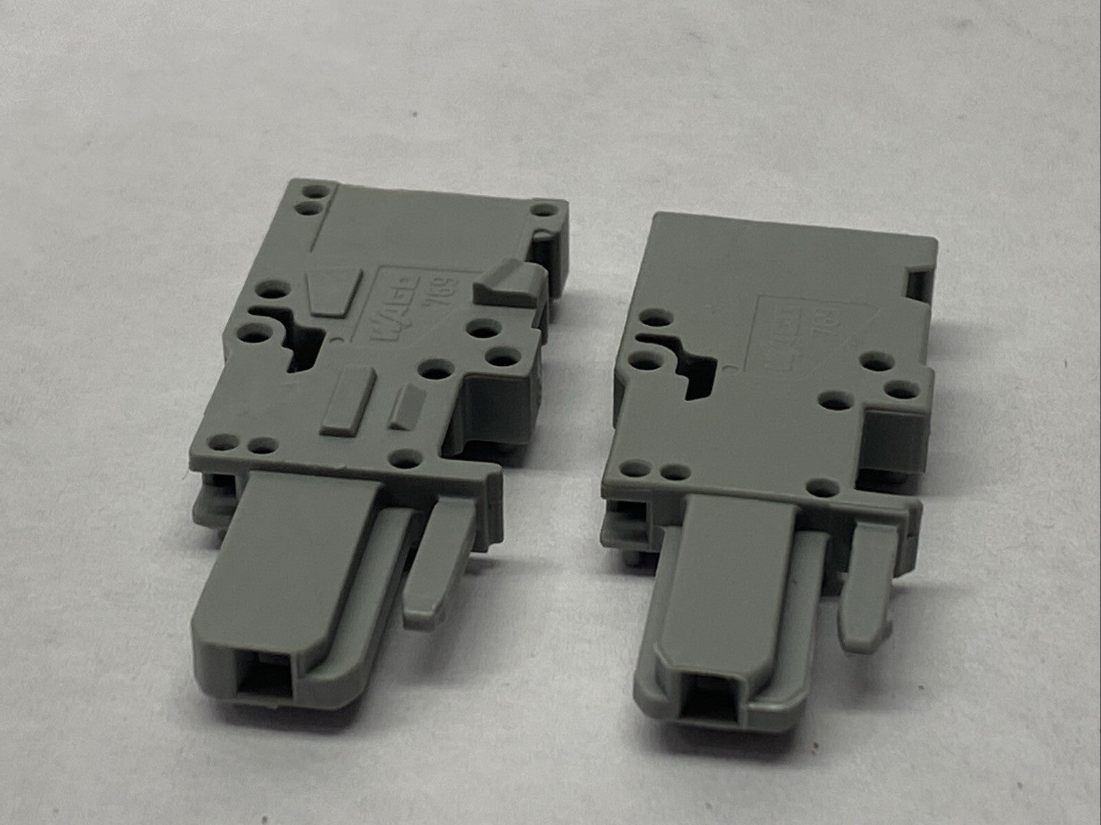 Wago 769-502 Center Module For 1-Conductor Female Connector LOT OF 2 - New – Open box - Maverick Industrial Sales