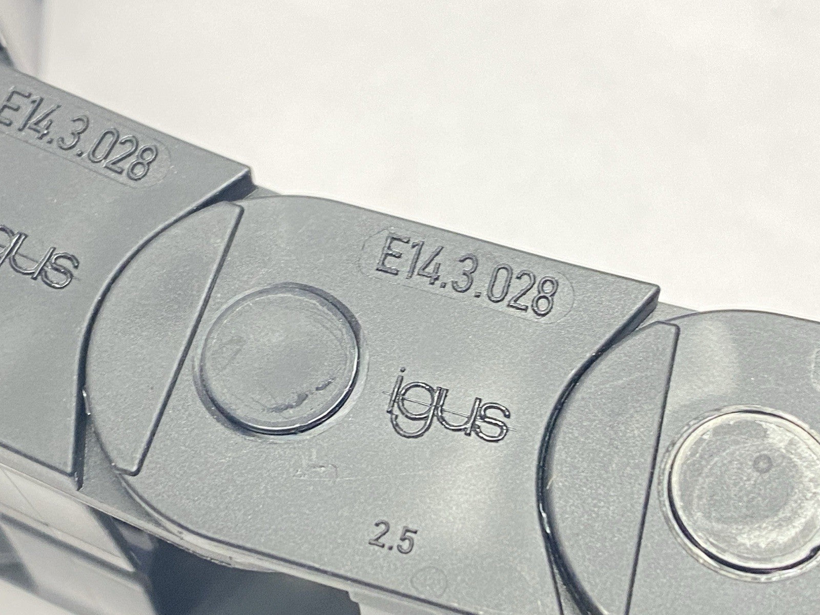 E14.3.028.0 | Igus E14 Series Energy Chain 14 Links 1.4ft Length w/ 114-3-12PZ-A1 - New Other - Maverick Industrial Sales