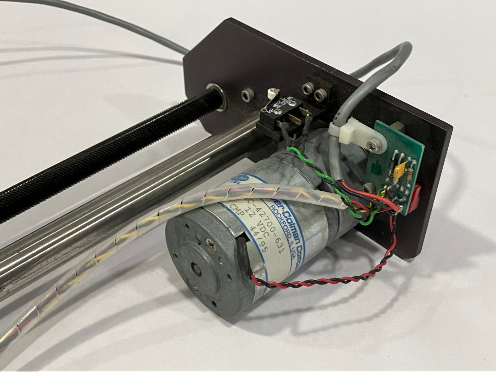Saunders & Associates 4220 Chamber Cover Lift Mechanism - Maverick Industrial Sales
