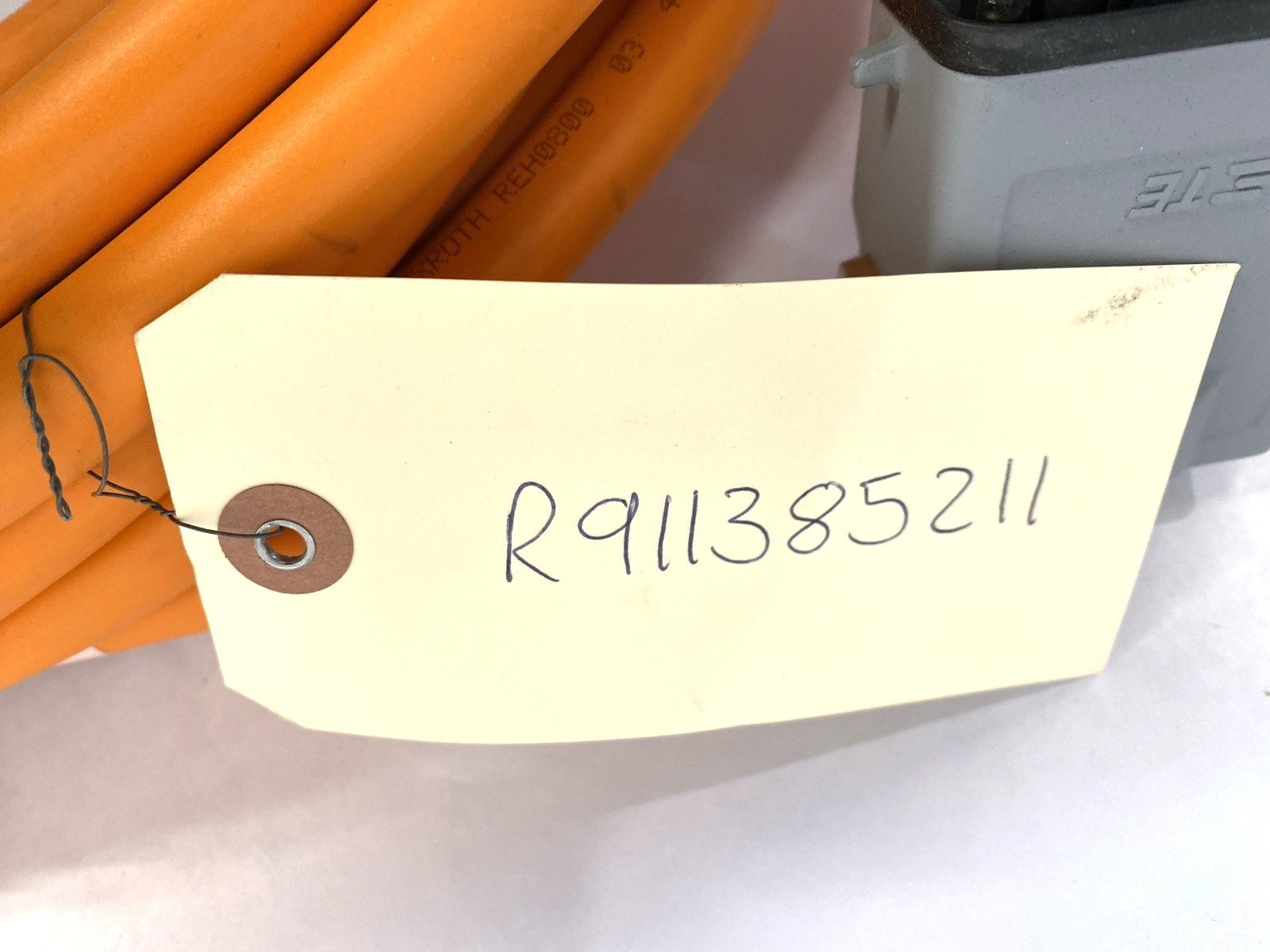 R911385211 | Bosch Rexroth Servo Motor Hybrid Cable 20m RKH0441/000,0 - Used - Maverick Industrial Sales