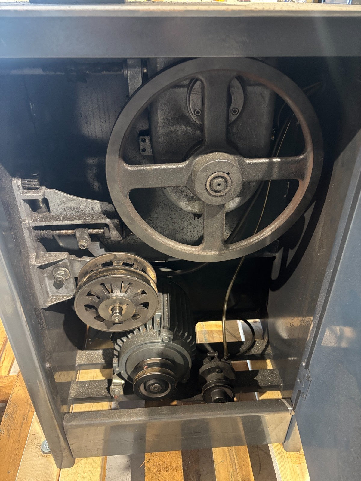 Dake V16 Vertical Bandsaw, 2HP, 2.5kVA Welder, 230, Blade Welder/Grinder, Repair - Maverick Industrial Sales