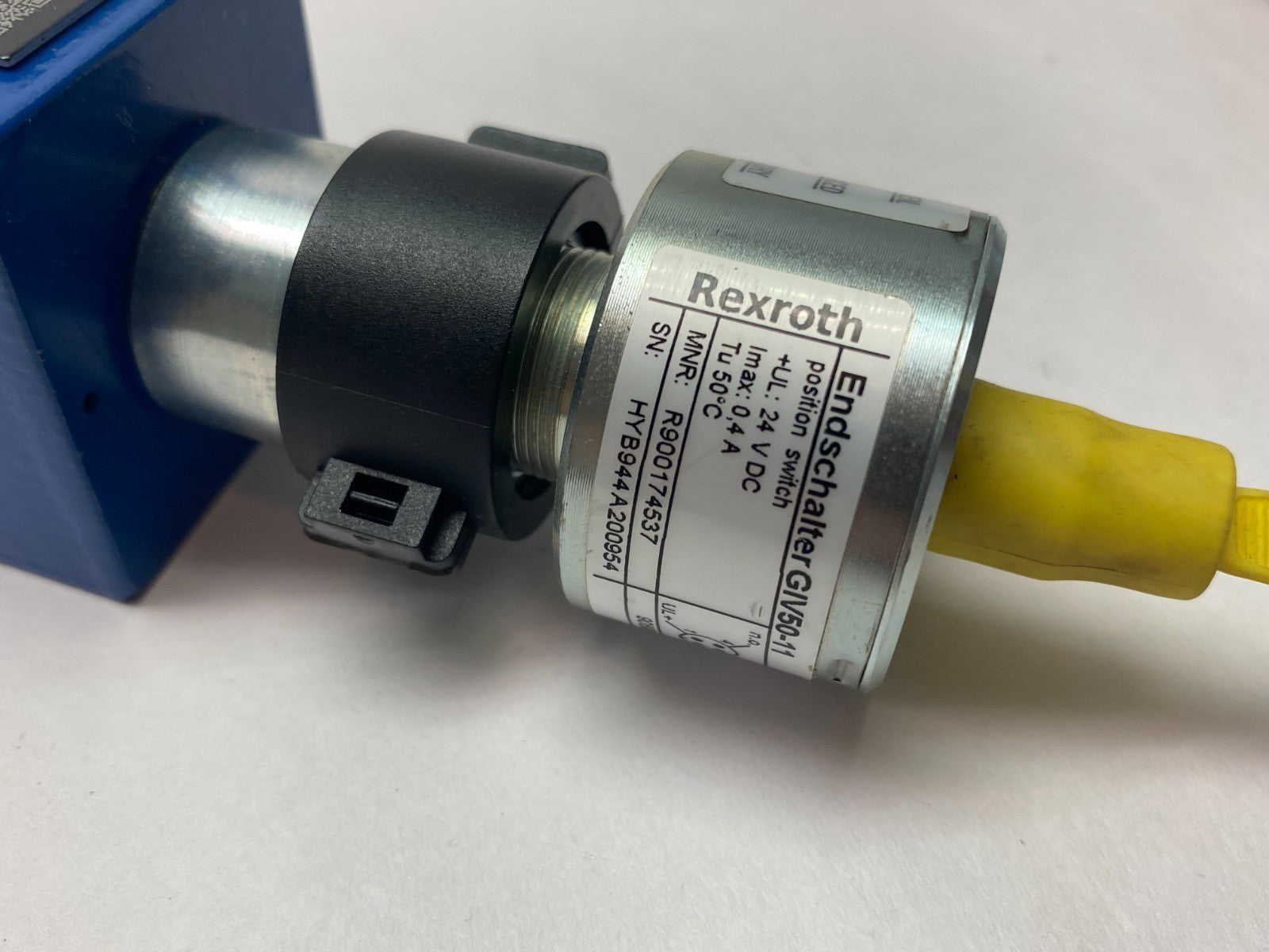 R900923204, 4WE 6 J62/EG24N9K4/62 | Bosch Rexroth R900923204 Directional Spool Valve 4WE 6 J62/EG24N9K4/62 - New – Open Box - Maverick Industrial Sales