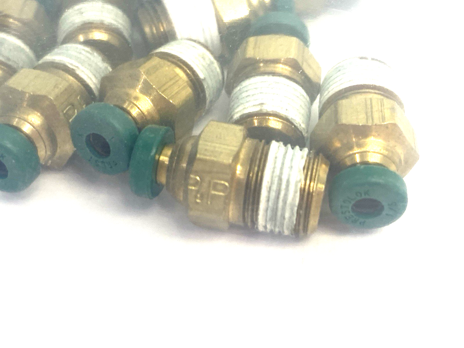 L68PLN-2-2 | Parker Prestolok Straight Fitting 1/8" to 1/8" Male Thread LOT OF 30 - New – Open box - Maverick Industrial Sales