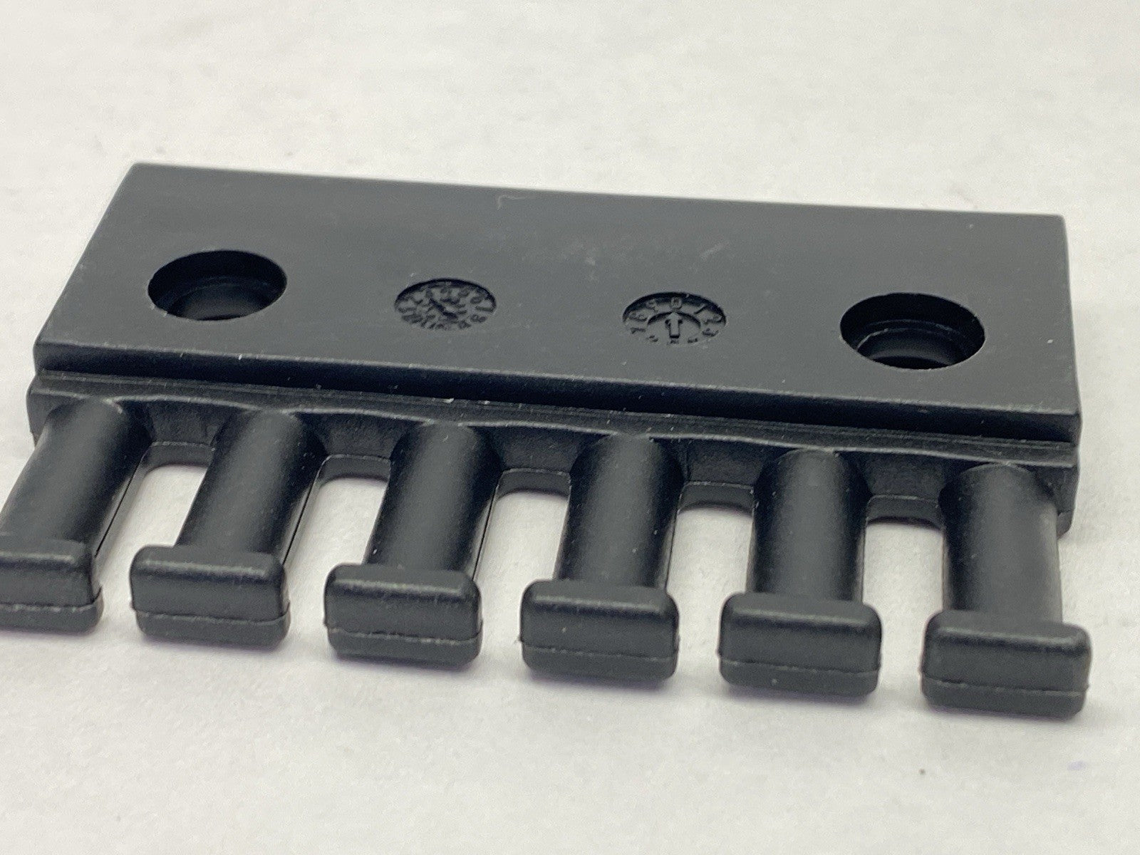 2050-ZB | Igus Energy Chain Tiewrap Strain Relief Plate 6-Teeth LOT OF 15 - New Other - Maverick Industrial Sales