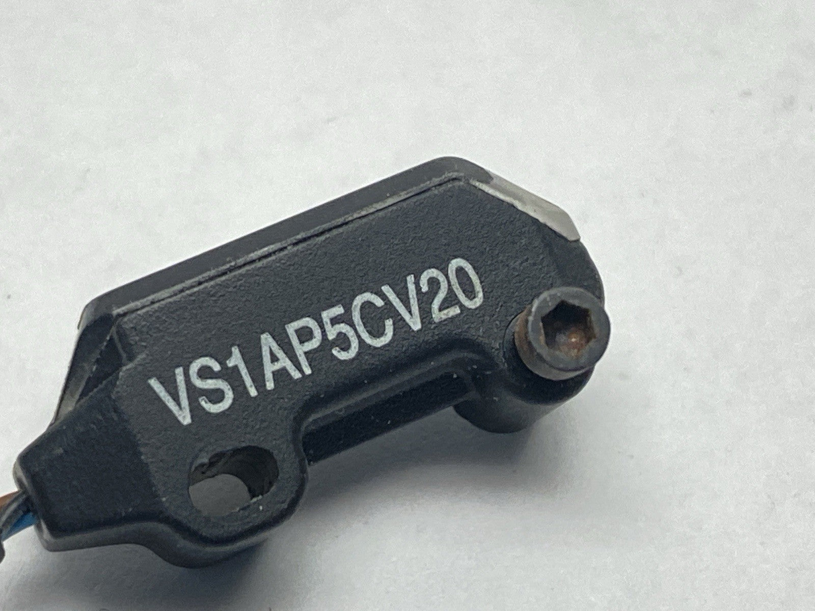 VS1AP5CV20 | Banner Self-Contained Convergent-Mode Sensor 56498 - Used - Maverick Industrial Sales