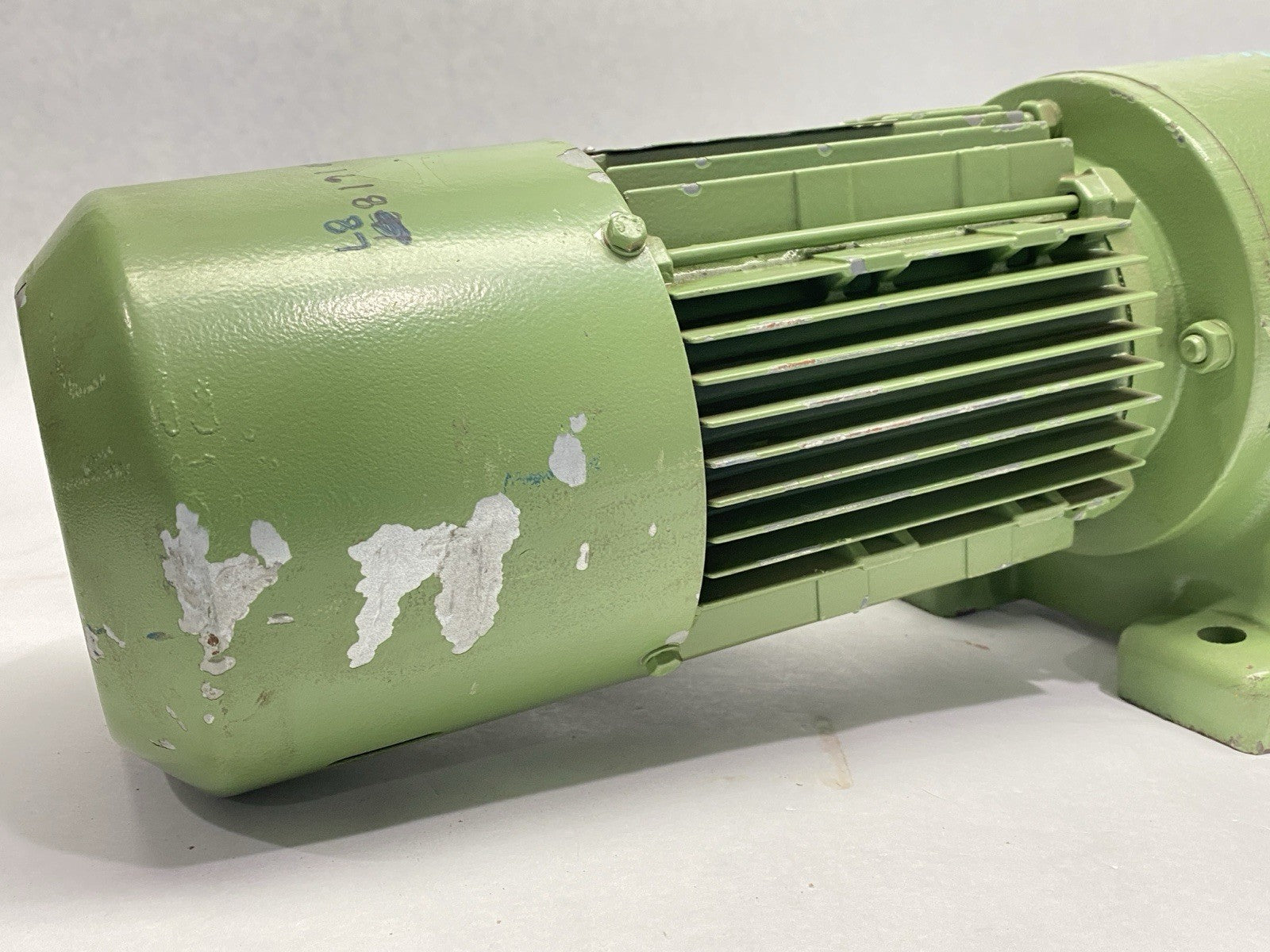 SEW EuroDrive R60DT80K4BMG Gearmotor 3-Phase 1680/97 RPM 277/480V 0.55KW - Maverick Industrial Sales