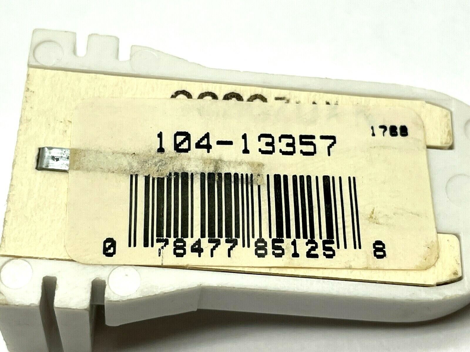 Leviton 104-13357 Turn Type Lamp Holder 600V 660W LOT OF 3 - Maverick Industrial Sales