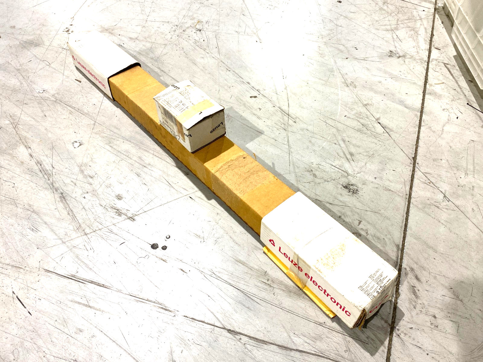 Leuze MLC520R14-1050 Safety Light Curtain Receiver 68002110 - Maverick Industrial Sales