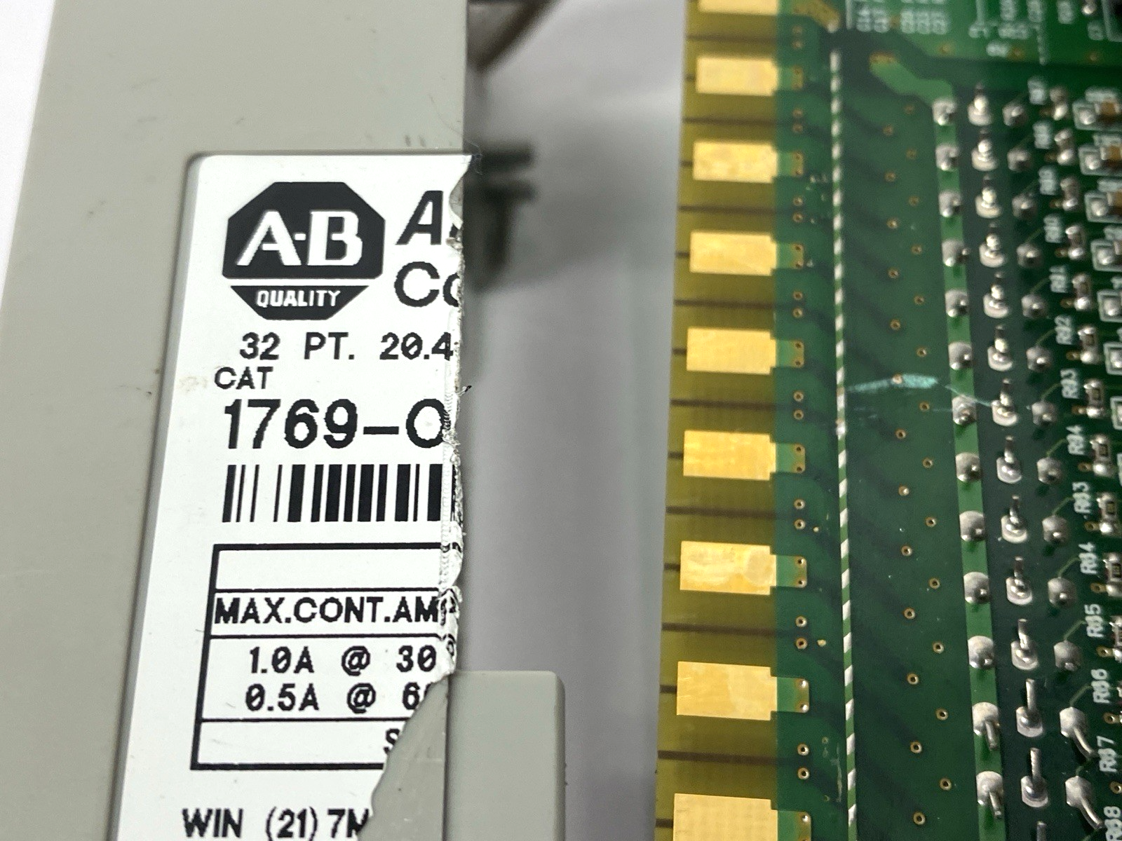 1769-OB32 | Allen Bradley Ser. A Rev. 1 Compact I/O Sourcing Output Module - For parts or not working - Maverick Industrial Sales