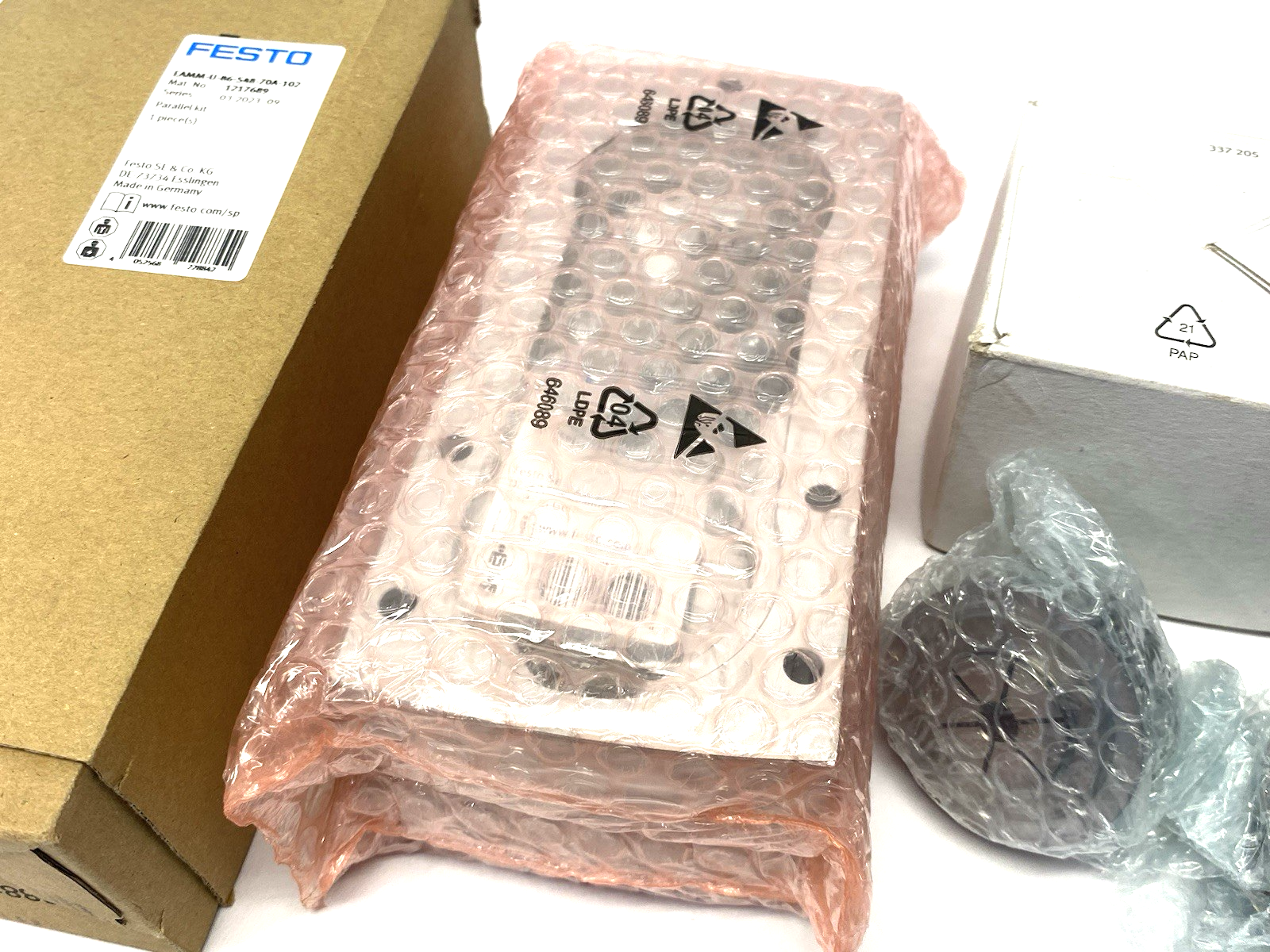 EAMM-U-86-S48-70A-102 | Festo Parallel Kit, 1:1 Ratio 5000rpm 1217689 - New - Maverick Industrial Sales