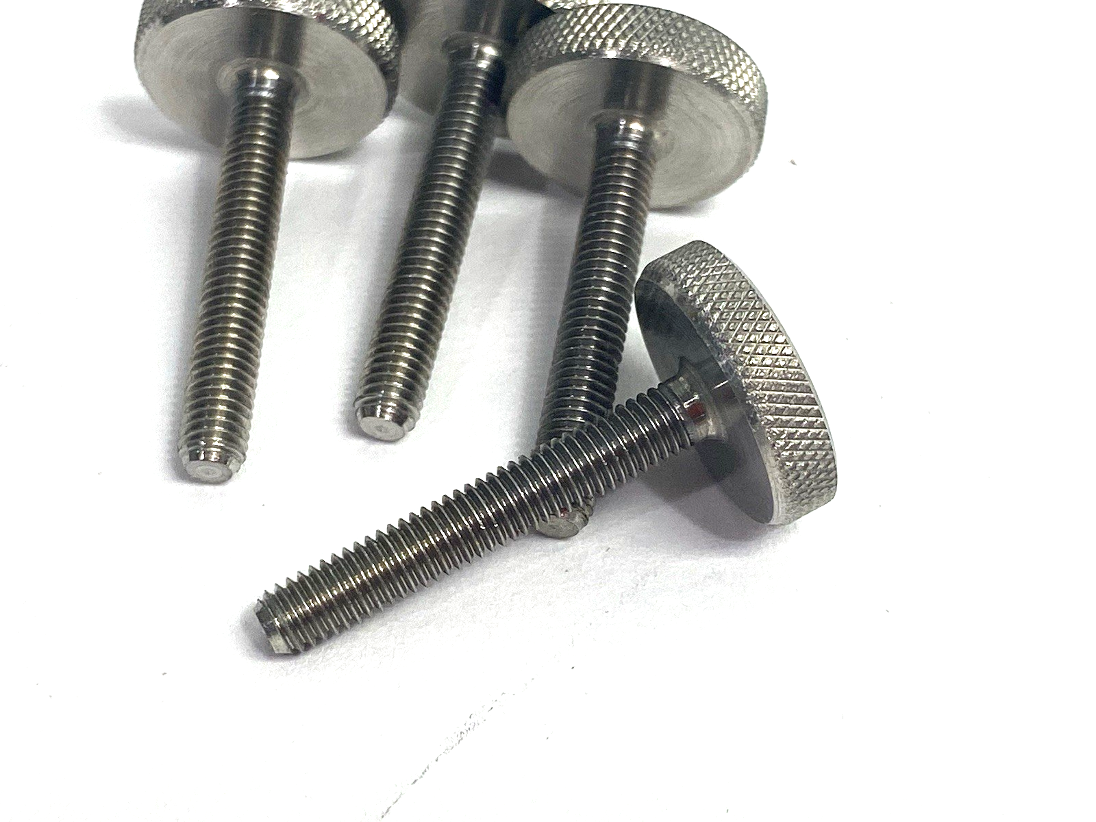 91746A376 | Knurled-Head Thumb Screw, 10-32 Thread, 1-1/4" Long LOT OF 4 - New – Open box - Maverick Industrial Sales