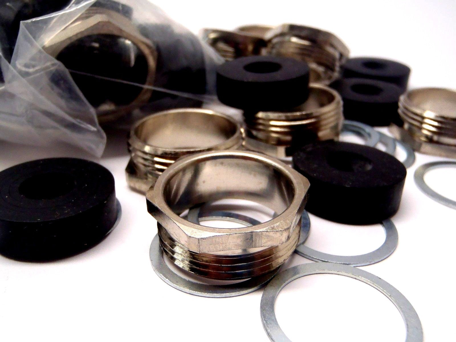 Amphenol VN16-210-0014-X Heavy Duty Power Connectors GLAND BUSHING LOT OF 14 - Maverick Industrial Sales