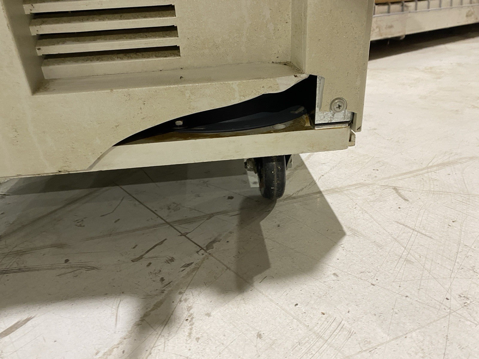 CTI Cryogenics 8135901G001 Chipped Casing 3Ph 9600 Series Compressor 380-460V - Maverick Industrial Sales