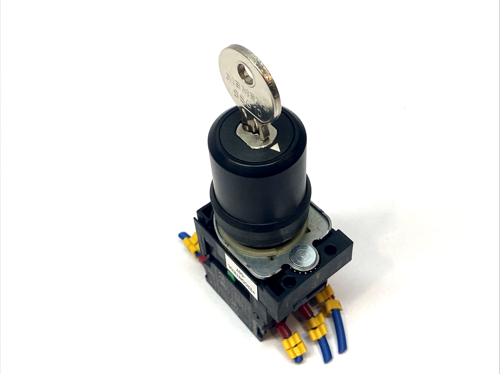 3SU1030-5BL11-0AA0 | Siemens 3-Position Latching Key Switch - Used - Maverick Industrial Sales