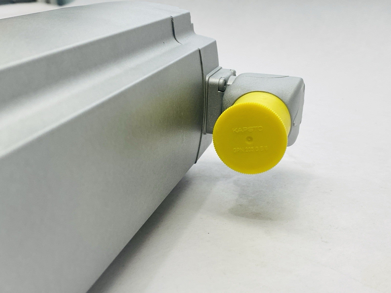 Festo EMMT-AS-80-L-HS-RMB Servo Motor 8540RPM 680VDC 910W 5255448 - Maverick Industrial Sales