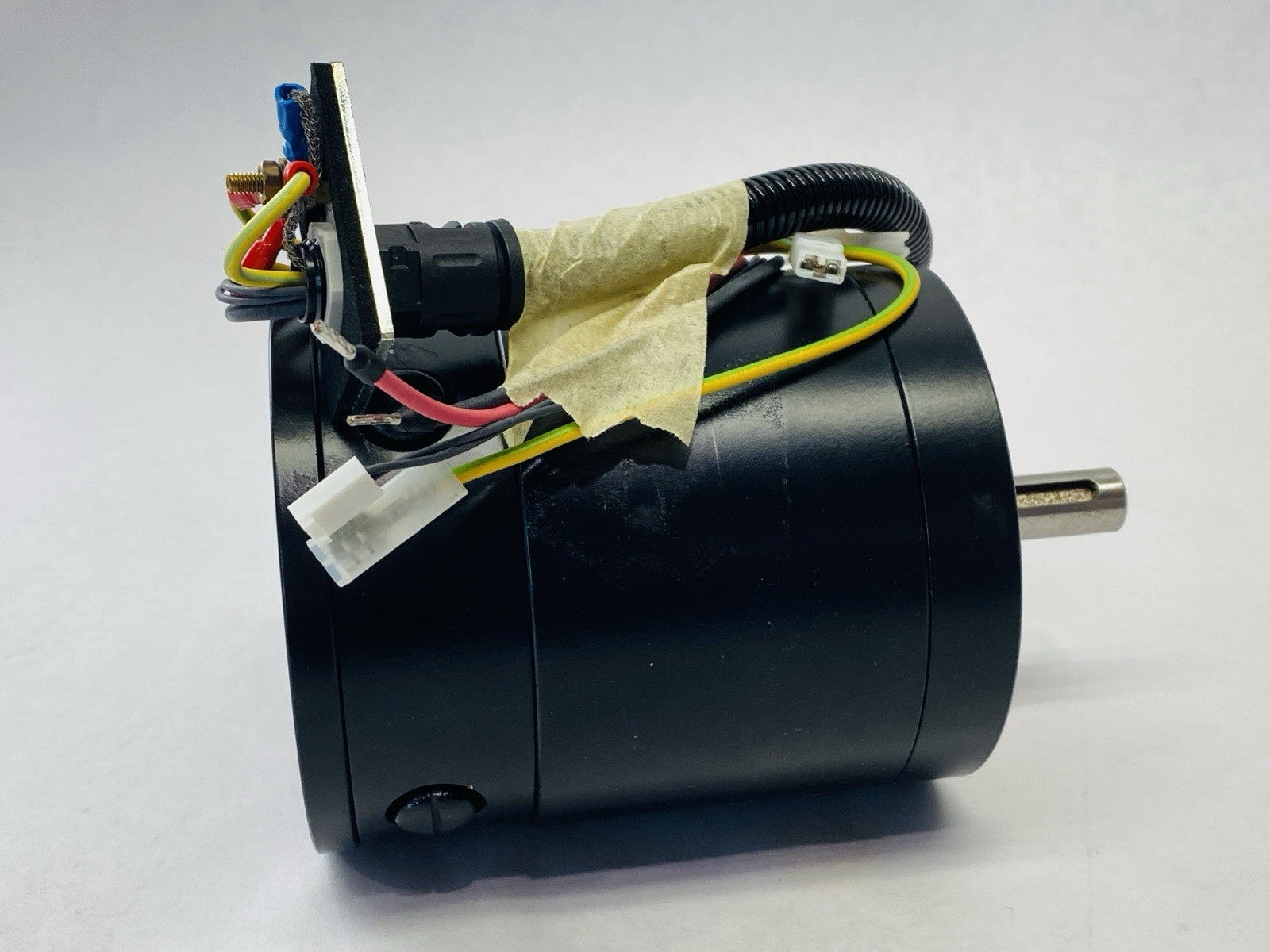 Indeva N100C770 IP54 DA14x41 M5x15 63B14(M8) Servo Motor 2000RPM 400W D21249163 - Maverick Industrial Sales