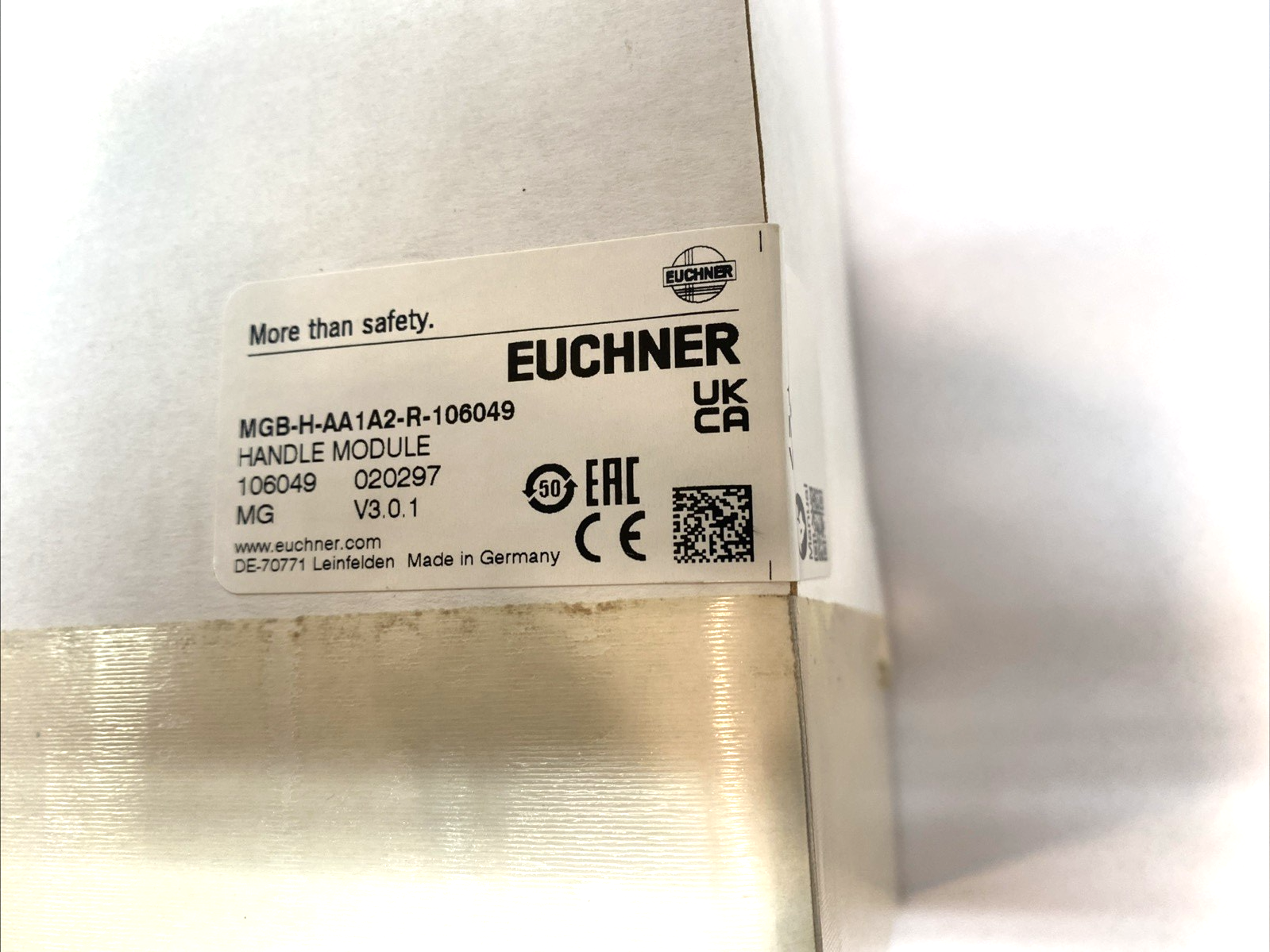 Euchner MGB-L1HB‑PNA‑R‑121852 Safety Gate Box , 3 Ctrls, Push‑Pull Plug 121852 - Maverick Industrial Sales