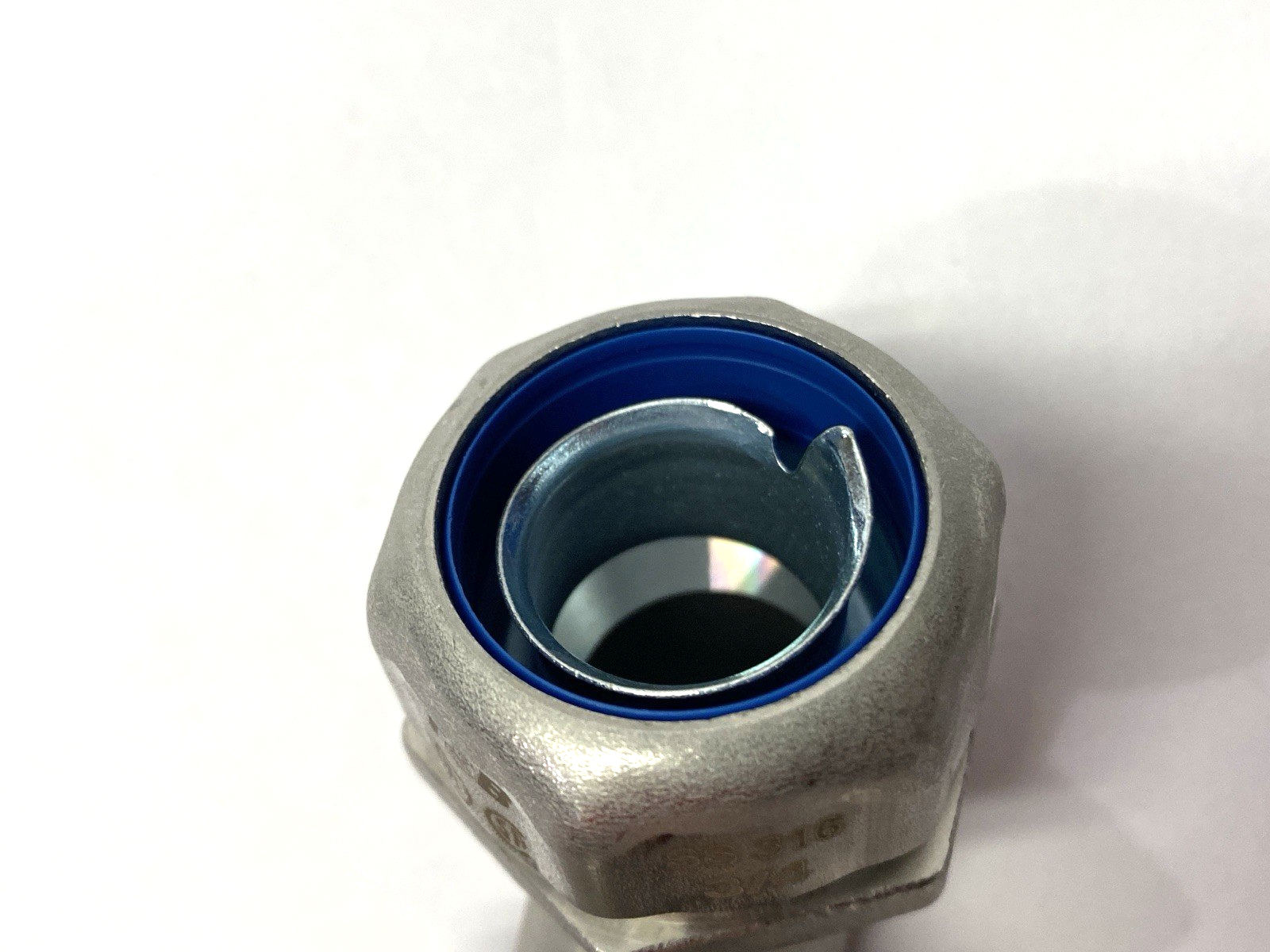 5353SST6HT | Thomas & Betts Liquidtight Fitting Right Angle 3/4" - New – Open box - Maverick Industrial Sales