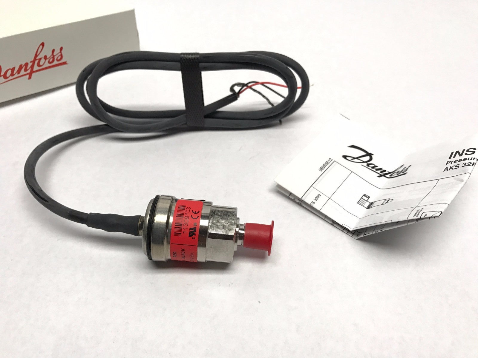 Danfoss 060G1585 AKS 3000 Pressure Transmitter Screened Cable 7/16-20 UNF Flare - Maverick Industrial Sales