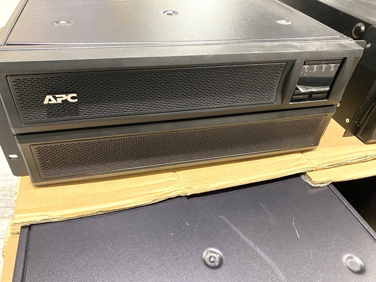 APC SMX2200HV Smart-UPS X 2200VA Rack/Tower LCD 200-240V 18 HRS LOT OF 6 - Maverick Industrial Sales