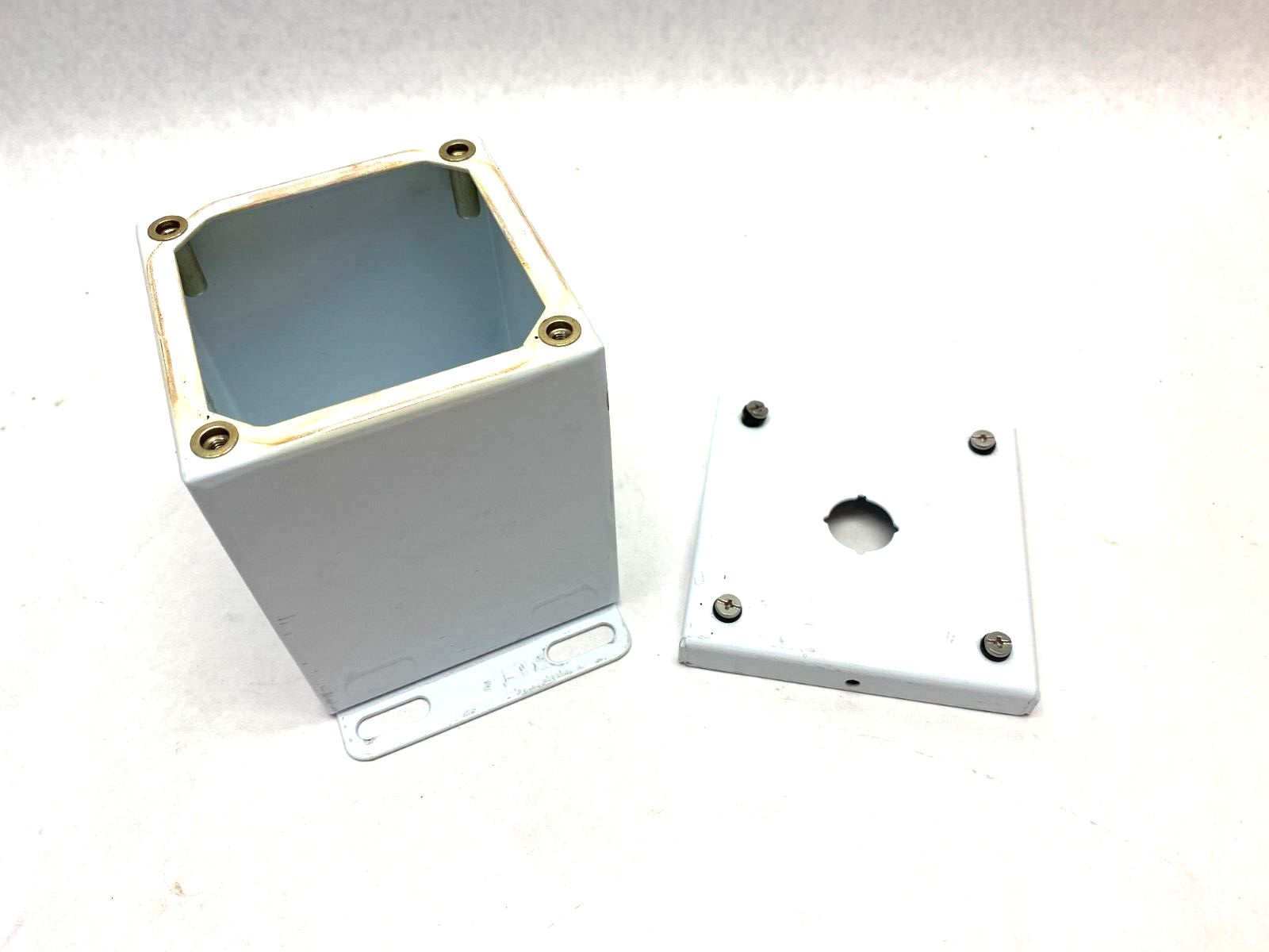 Saginaw Control & Engineering SCE-1PBXI Pushbutton Enclosure 4" x 4" White Steel - Maverick Industrial Sales