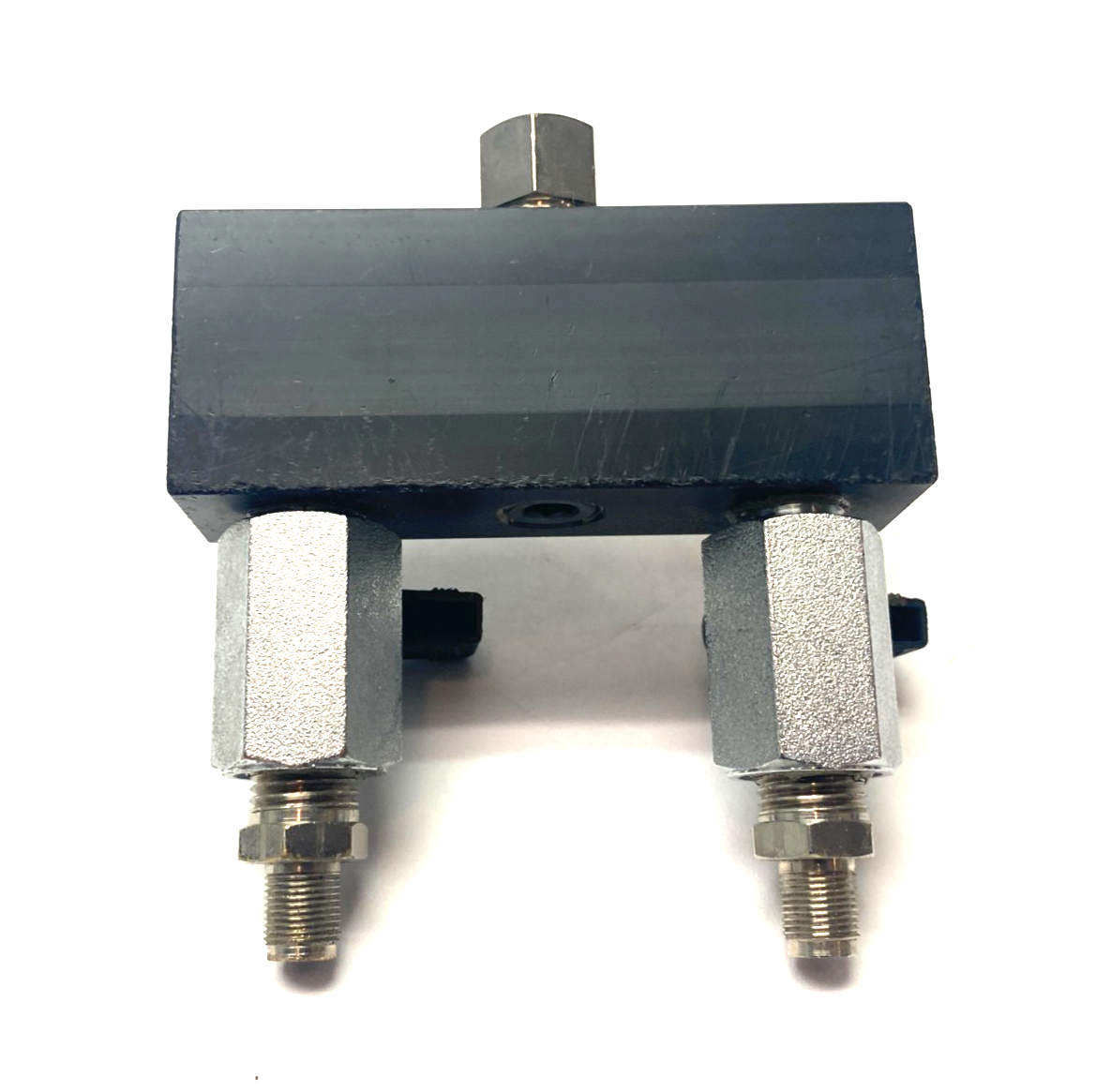 Mahr 2248282 Low-Mag 2-Way Manifold Millimar AAD-82 - Maverick Industrial Sales