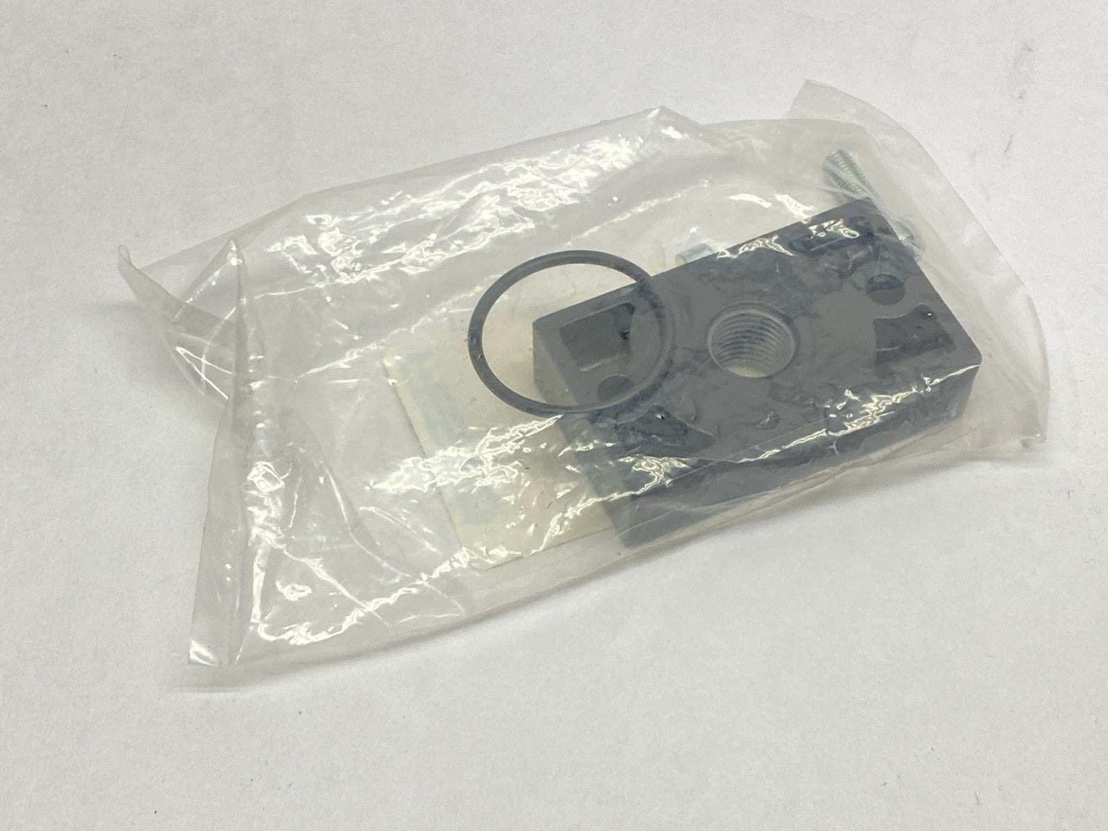 Festo PBL-1/4-D-MIDI-R Pneumatic Sub-Base 546533 - Maverick Industrial Sales