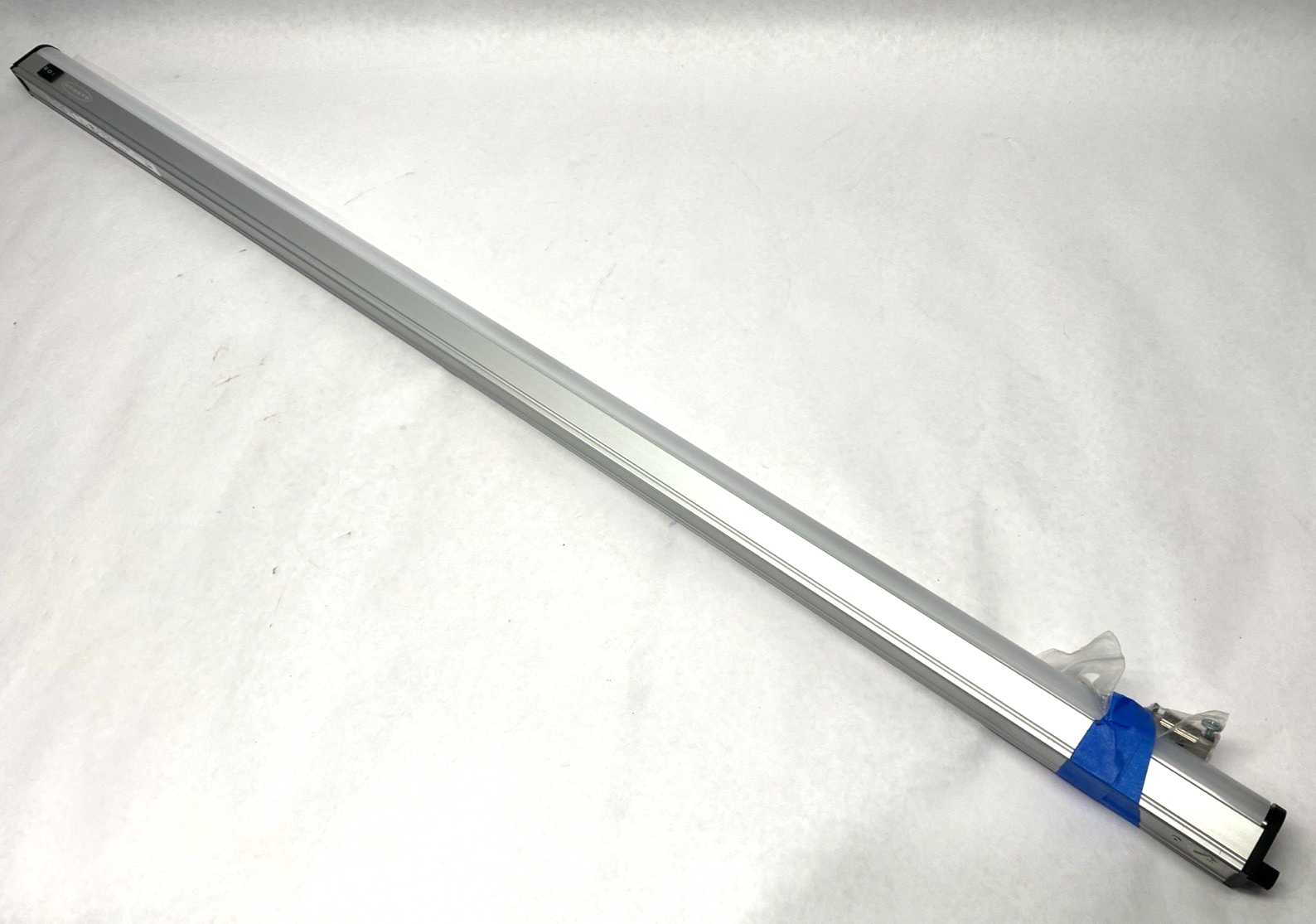 Banner WLB32C1130PBQ LED Light Bar Aluminum M12 1130mm Overall Length 87484 - Maverick Industrial Sales