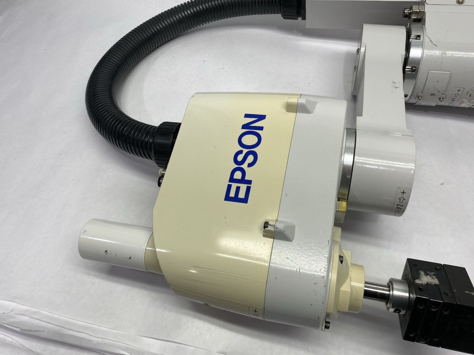 E2C351S-UL | Seiko Epson Robot Arm Manipulator 4-Axis 150W, 14kg Load - Used - Maverick Industrial Sales