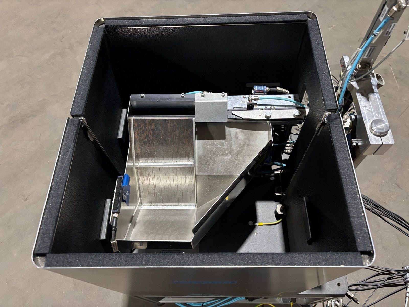 Weber ZEL360 Vibratory Bowl Screw Feeder System ZEL 360, 115V, 2021 - Maverick Industrial Sales