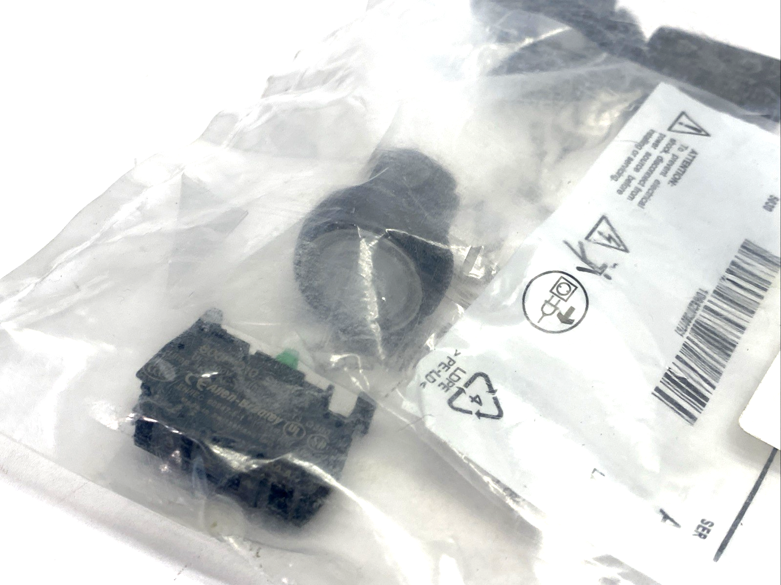 800FP-LF7 | Allen Bradley Ser. A 22mm Momentary Push Button Kit 800F-Q3G, 800F-Q10 - New – Open box - Maverick Industrial Sales