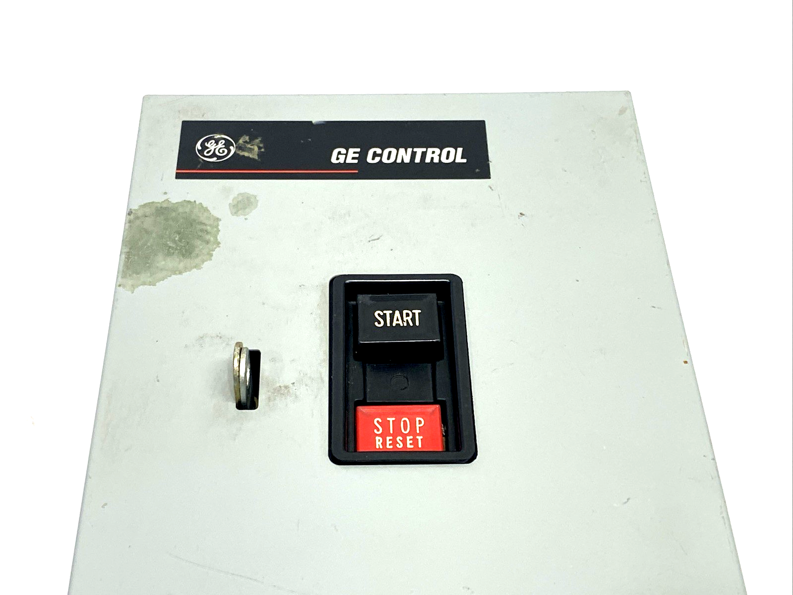 CR1062R2B | General Electric Manual Motor Starter & Enclosure 3-Pole 600VAC - For parts or not working - Maverick Industrial Sales
