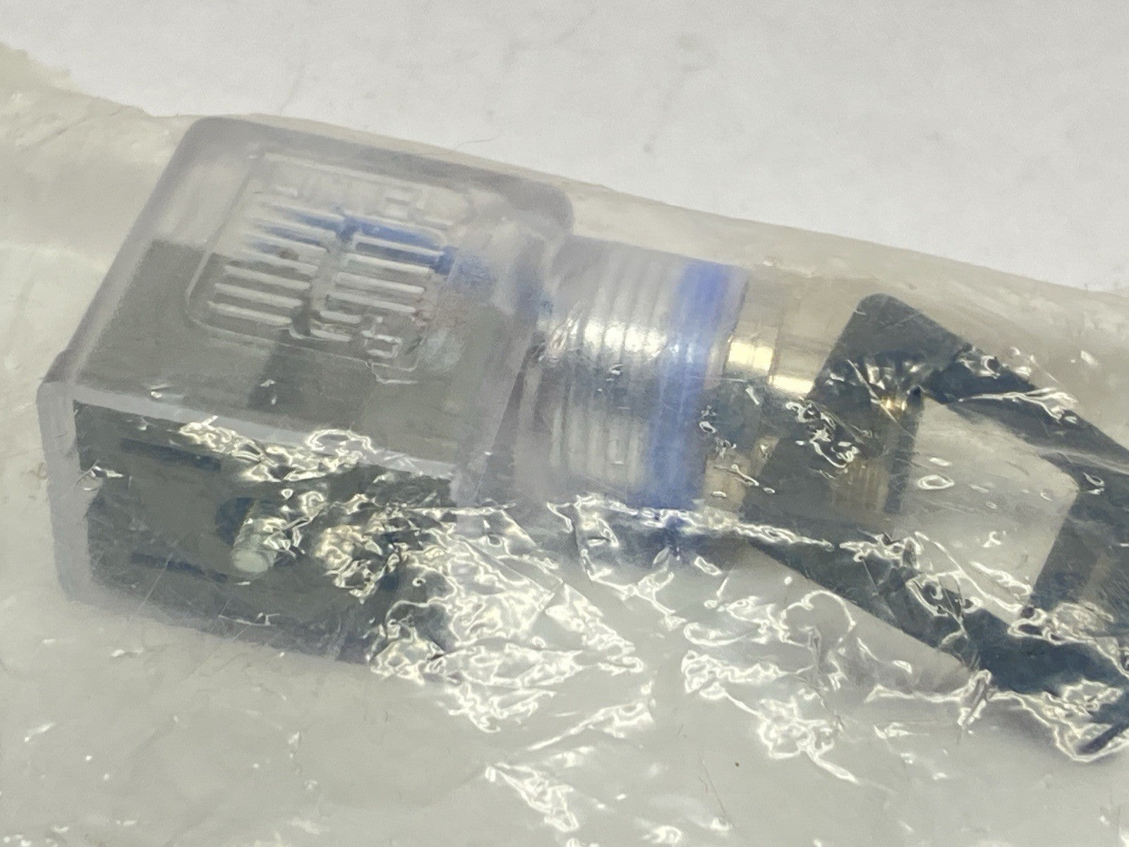 VDG-029-3401 | Mencom Solenoid Valve Adapter M12 4A 24V - New - Maverick Industrial Sales