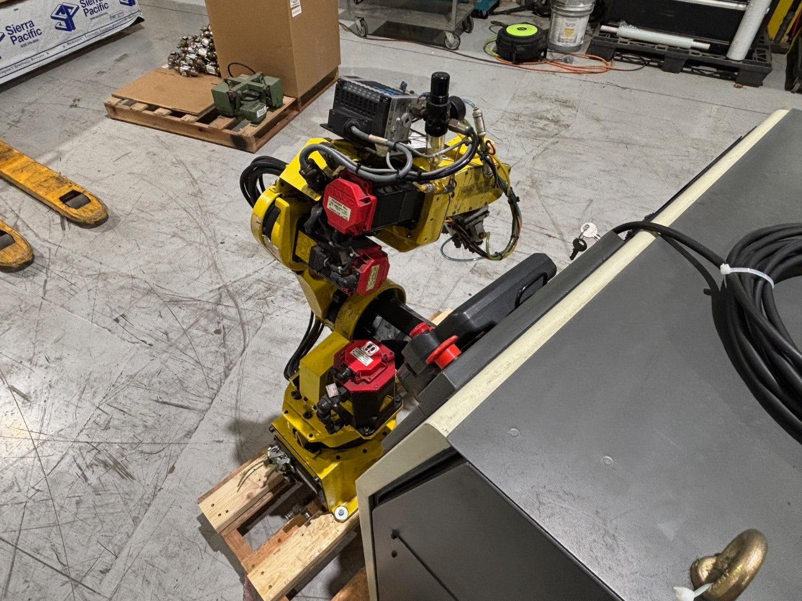 M-6IB/6S | Fanuc M-6iB / 6S Robot System R-J3iB Controller A05B-2490-C171 Teach Pendant - Used - Maverick Industrial Sales