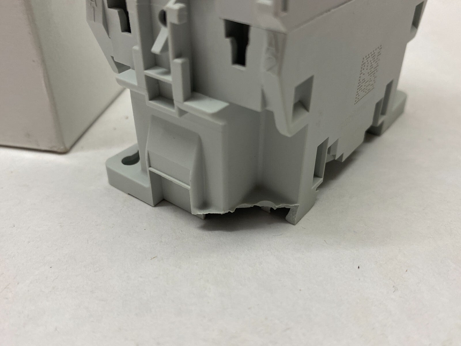Allen Bradley 100-E30KJ00 Ser. A Non-Reversing Contactor 24-60V BROKEN MOUNT - Maverick Industrial Sales