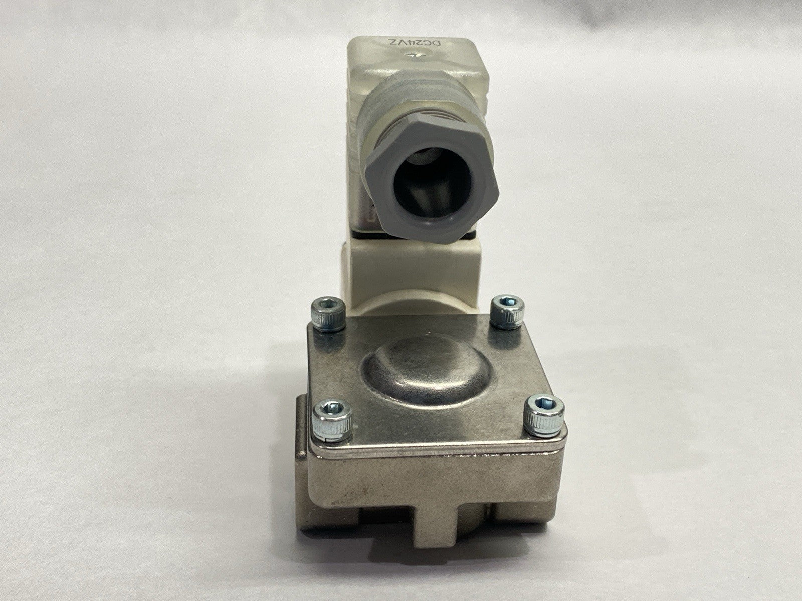 VXD235DZ2AE | SMC Pneumatic 2-Way Media Valve 1/4" NPT - New – Open box - Maverick Industrial Sales