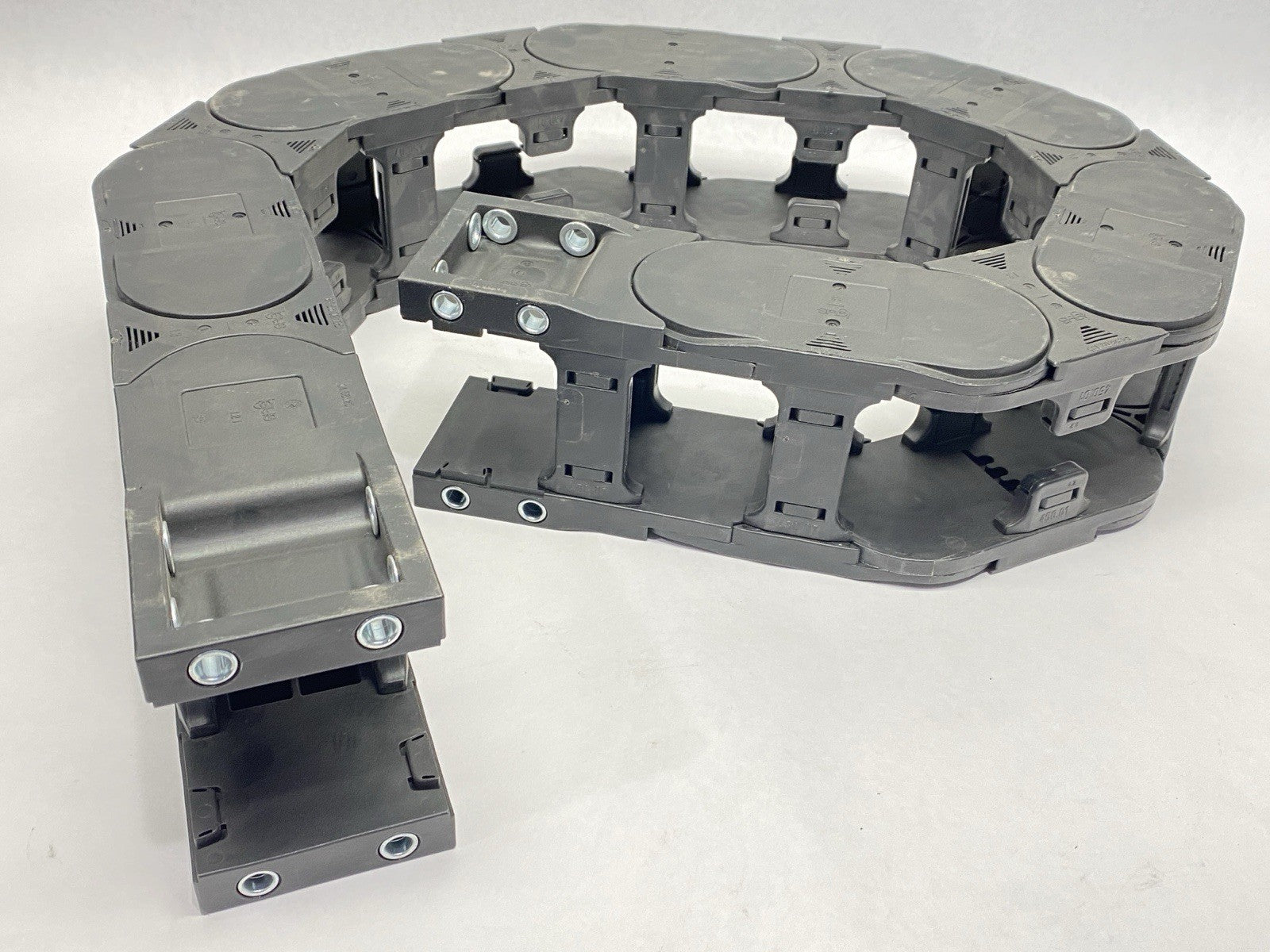 E4.56.02.135 | Igus Series E4.56 Energy Chain 12 Links 3.58ft w/ E4.561.12 Bracket - Used - Maverick Industrial Sales