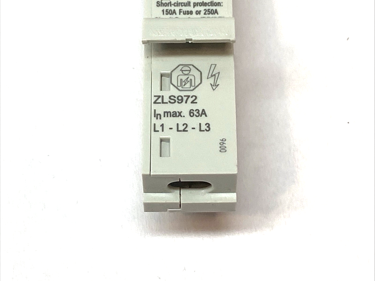 ZLS972 | ABB SMISSLINE TP Universal Adapter 600VAC 63A - Used - Maverick Industrial Sales