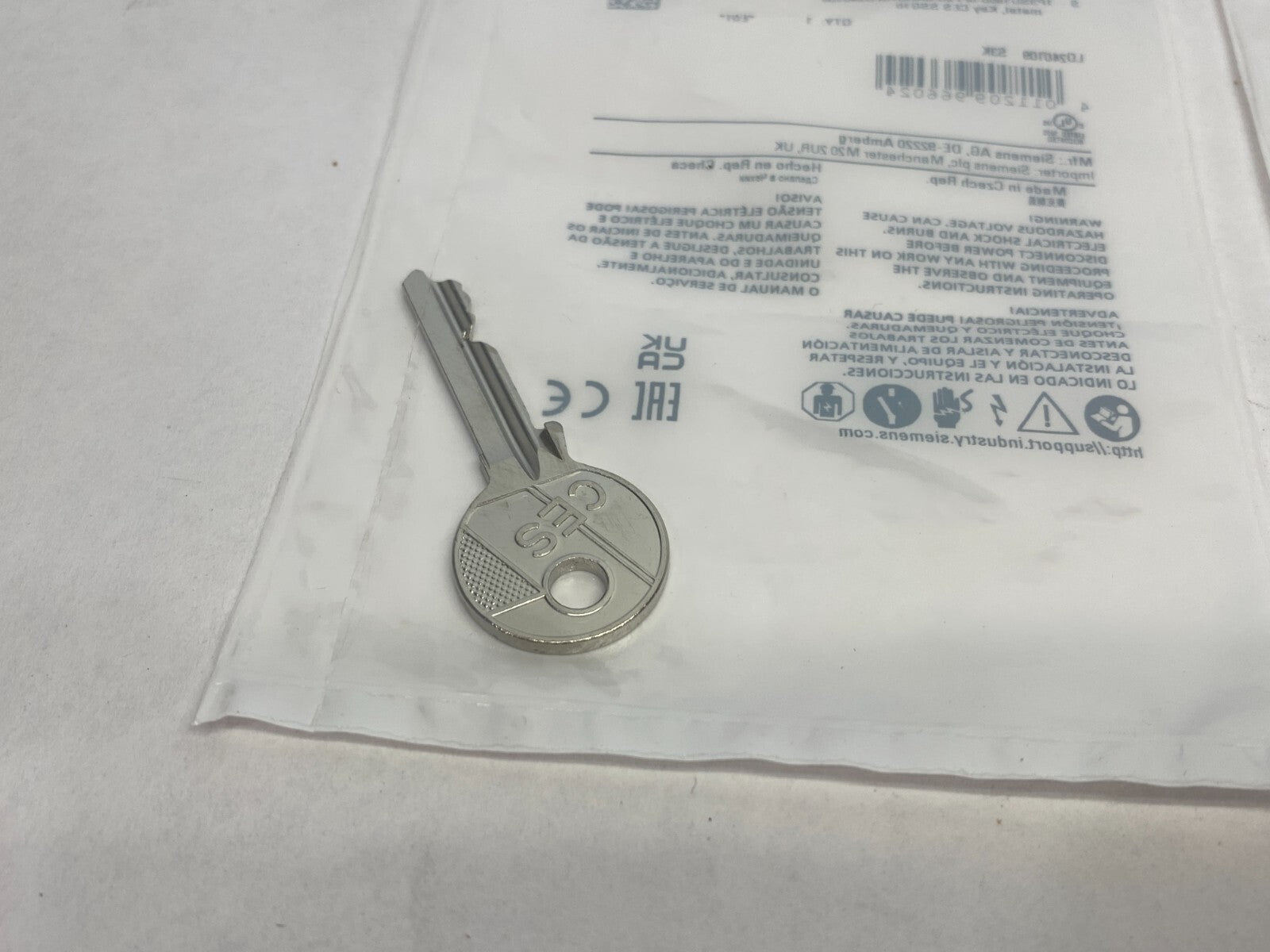 Siemens 3SU1950-0FP80-0AA0 Metal Key CES SSG10 LOT OF 2 - Maverick Industrial Sales
