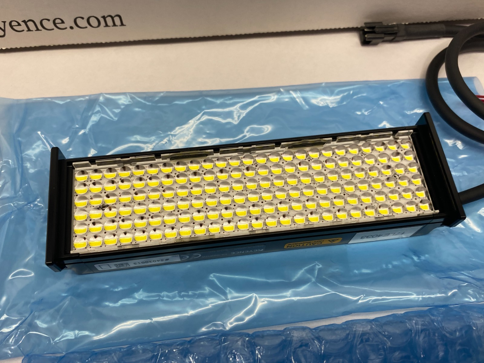 CA-DBW12W | Keyence White Bar Light 120mm w/ Diffusion Plate - New – Open Box - Maverick Industrial Sales